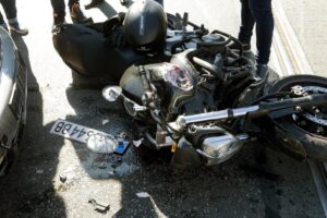 Accident de auto con motocicleta en Bakersfield